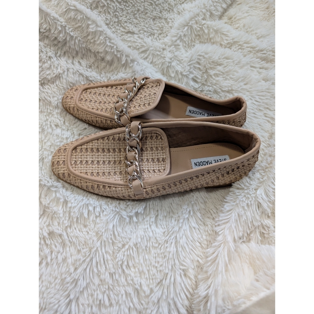 Steve Madden Beige Tan Woven Loafers Slip On with Chain Size 8.5 - Picture 5 of 7